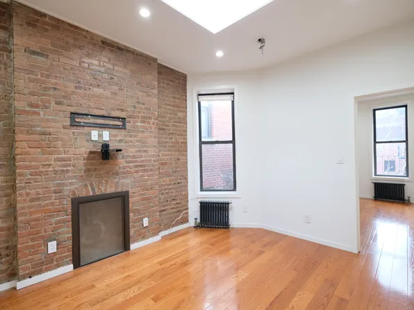 237 W 20th St #5B, New York, NY 10011