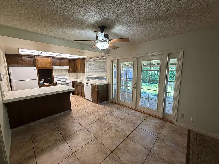 665 Santa Barbara Ct — Photo 2