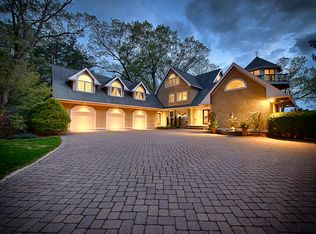 28 Lake Dr, Mountain Lakes, NJ 07046