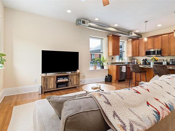 3rd image of 4131 Russell Blvd