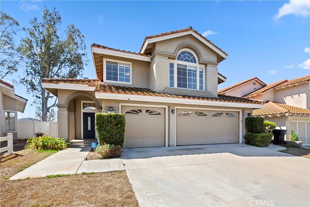 4 bed, 2.5 bath, 2187 sqft, $3,700 — Photo 2