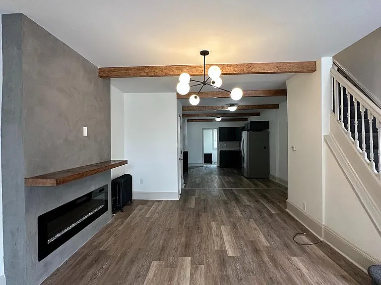 279 S Alden St — Photo 5