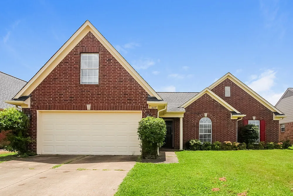 4 bed, 2.0 bath, 1876 sqft, $2,060 — Photo 1