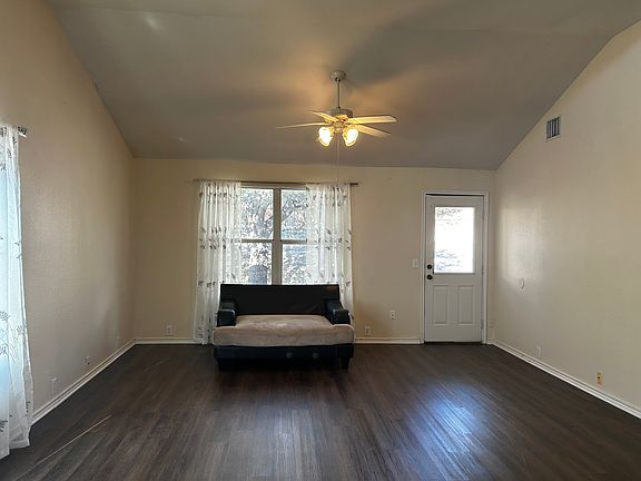 3rd image of 5117 Columbia Dr
