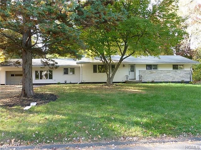 1st image of 8 Holland Ln