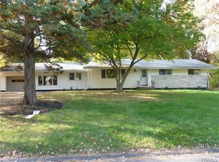 8 Holland Ln, Monsey, NY 10952