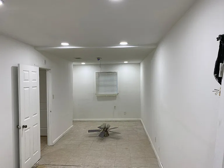 Agnes St — Photo 3