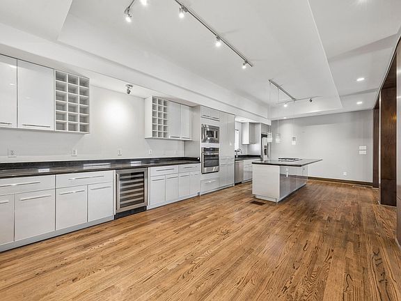 4th image of 1820 Prospect St