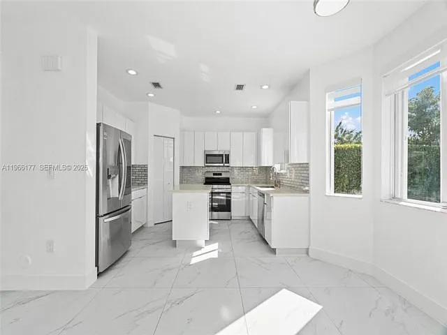 15786 SW 141st St — Photo 4
