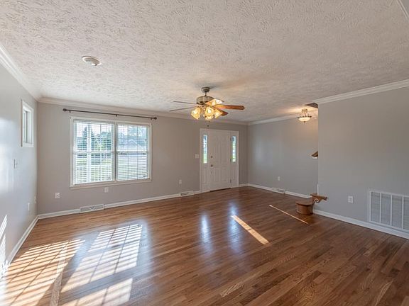 4th image of 17970 Glenwood Dr