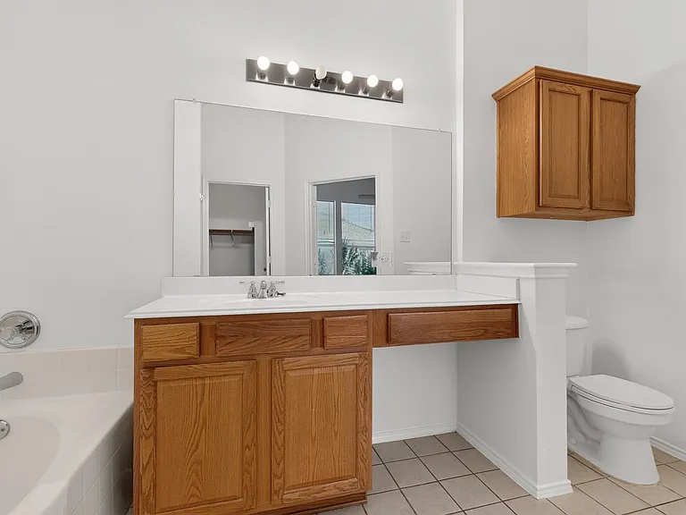 4184 Capstone Dr — Photo 13