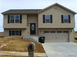 307 Shadow Trace Dr, Wentzville, MO 63385
