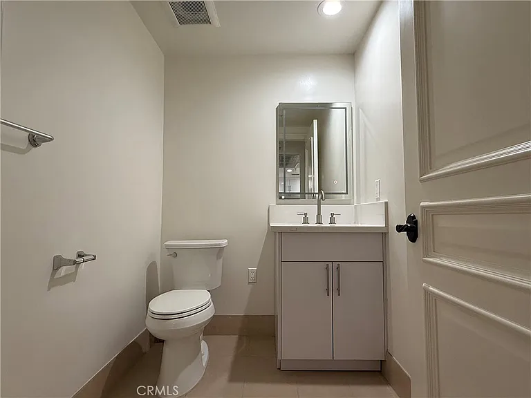 1598 Long Beach Blvd #212 — Photo 9