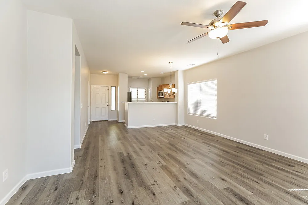 3 bed, 2.0 bath, 1238 sqft, $2,380 — Photo 3