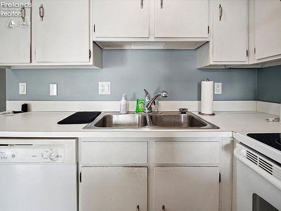 3rd image of 244 Deepwood Dr