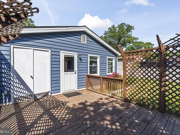 8005 Woodholme Cir — Photo 29
