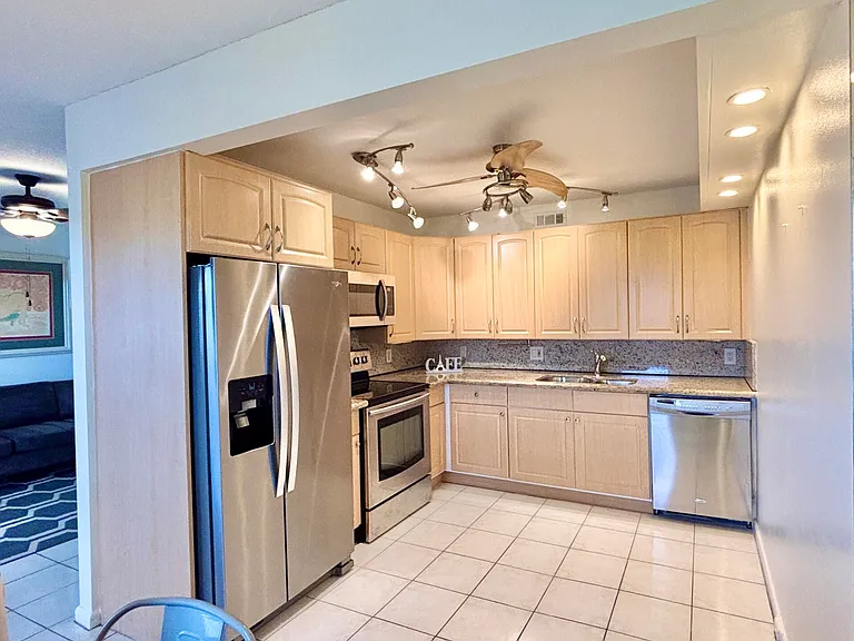 4032 Newcastle St #B — Photo 5