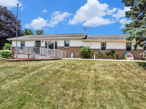 17007 16th Ave, Coopersville, MI 49404