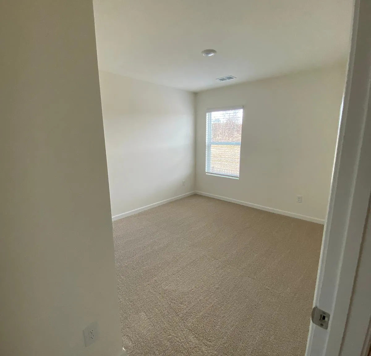 3 bed, 2.5 bath, 1611 sqft, $2,100 — Photo 2