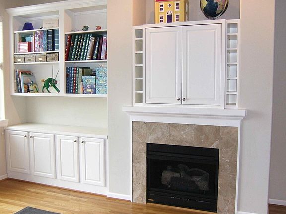 Living room/gas fireplace/TV nook