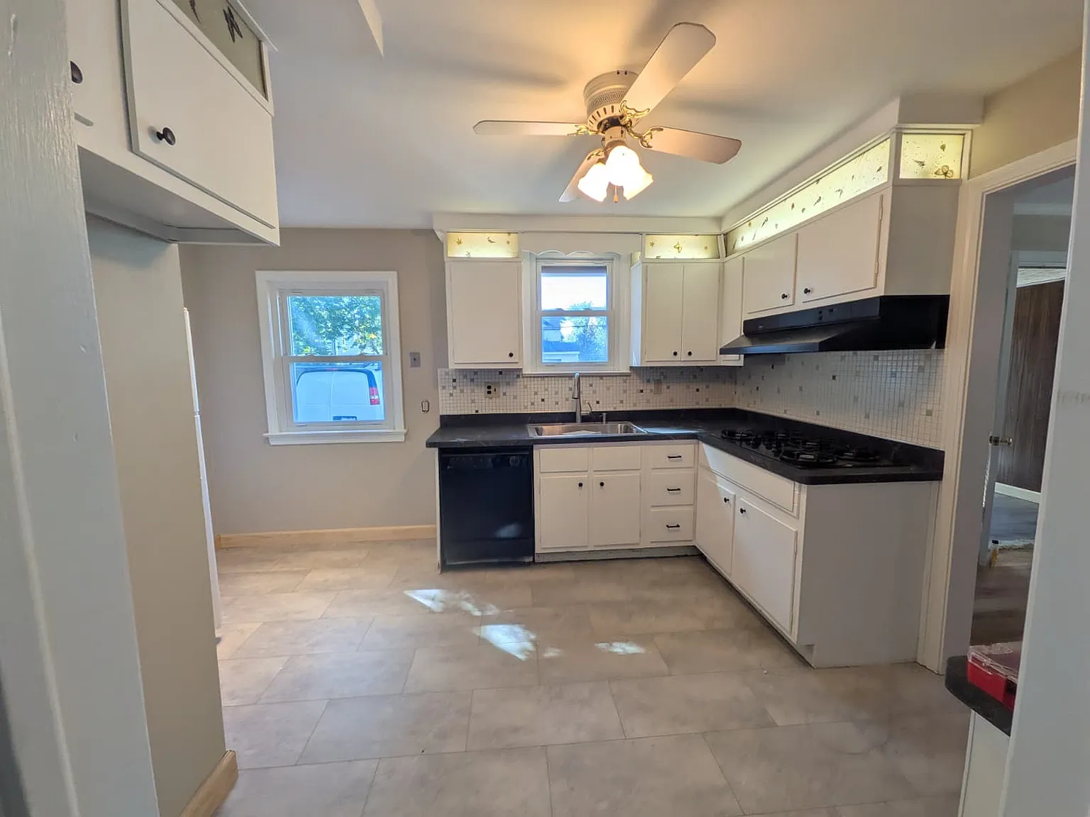 3 bed, 1.5 bath, 1640 sqft, $2,150 — Photo 4