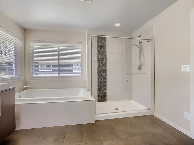 3812 NE 23rd Pl — Photo 15
