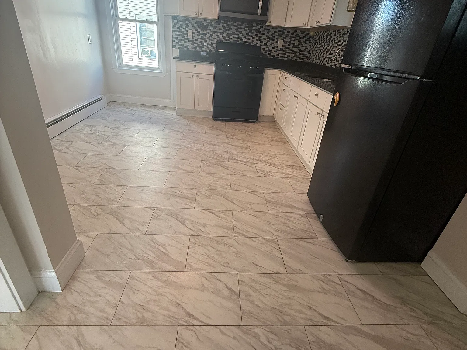 872 Plymouth Ave — Photo 1