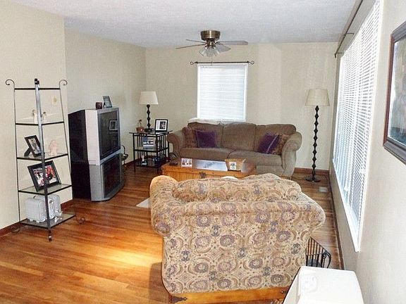 5th image of 2348 Fisher Ave