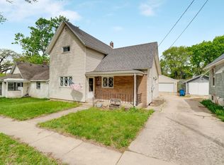 519 W 8th St, Dixon, IL 61021