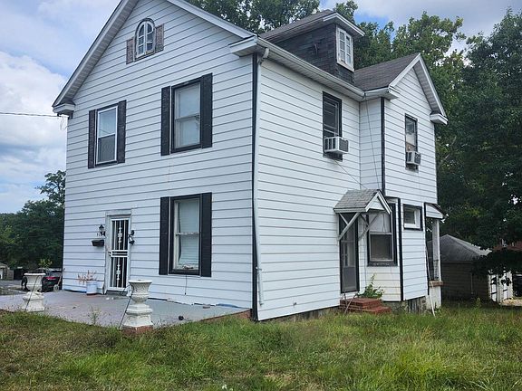 2nd image of 905 Cooks Ln