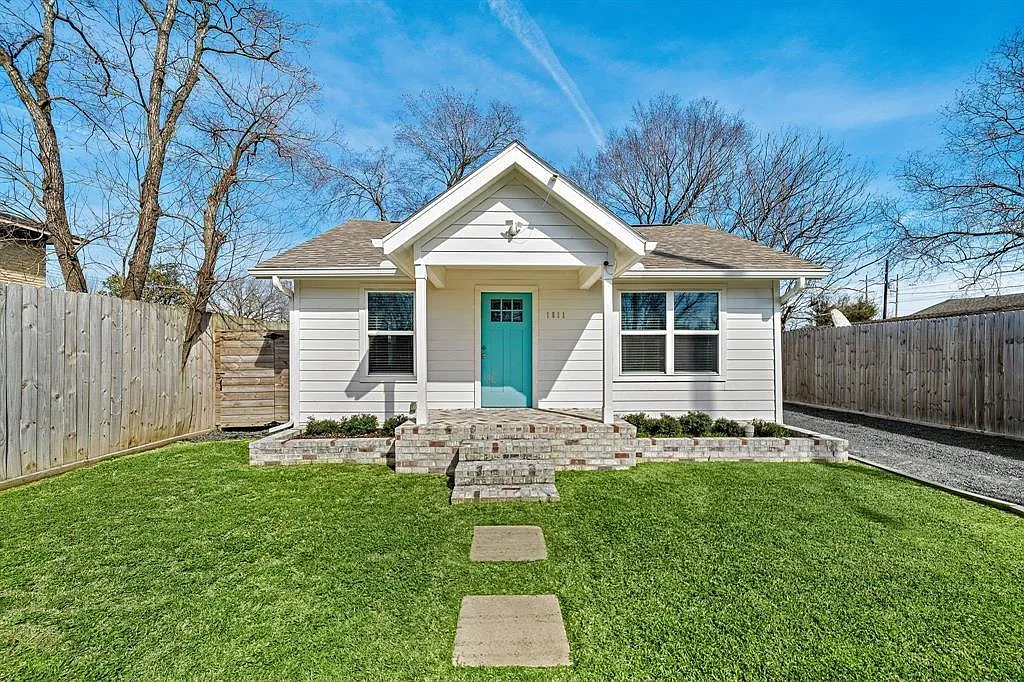 3 bed, 2.0 bath, 1680 sqft, $2,600 — Photo 1