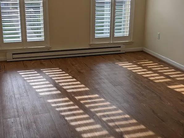 90 Kane St APT B6, West Hartford, CT 06119