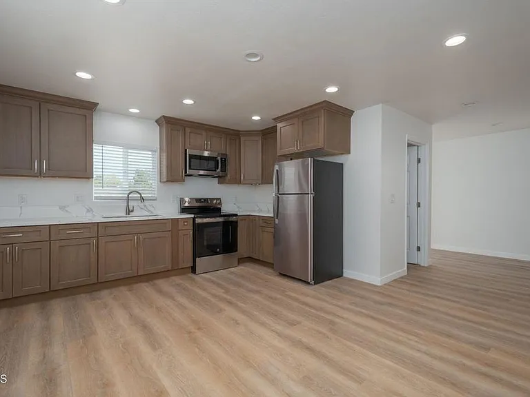 1004 Jurymast Dr #3 — Photo 6