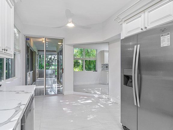 5th image of 6244 Graycliff Dr APT A