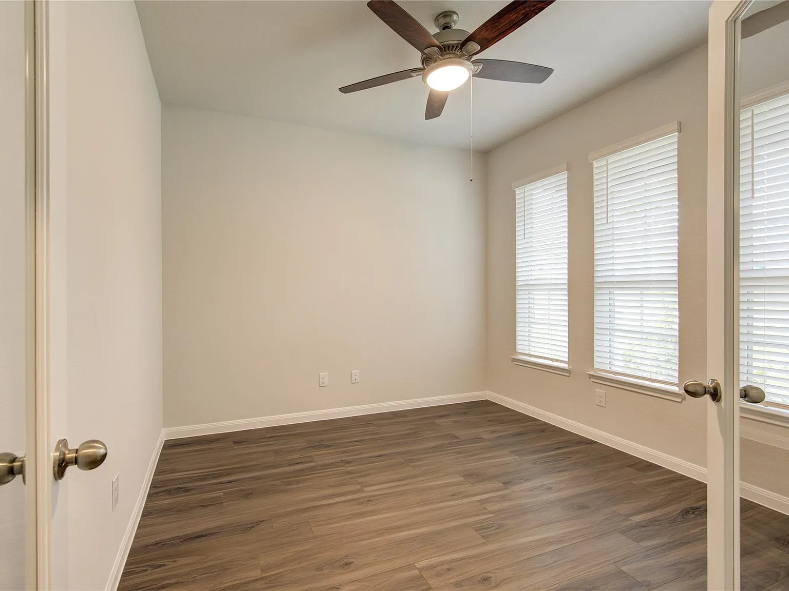 4 bed, 2.5 bath, $3,500 — Photo 4