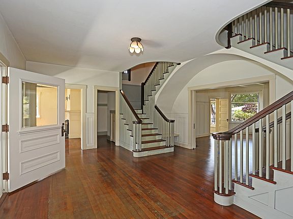 3rd image of 135 Miramar Ave