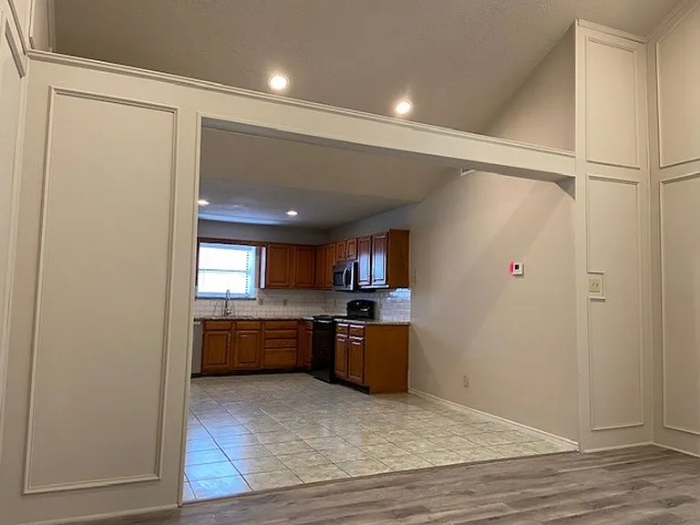 2303 Markland St — Photo 14
