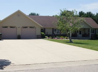 930 Donald Ln, Waukon, IA 52172