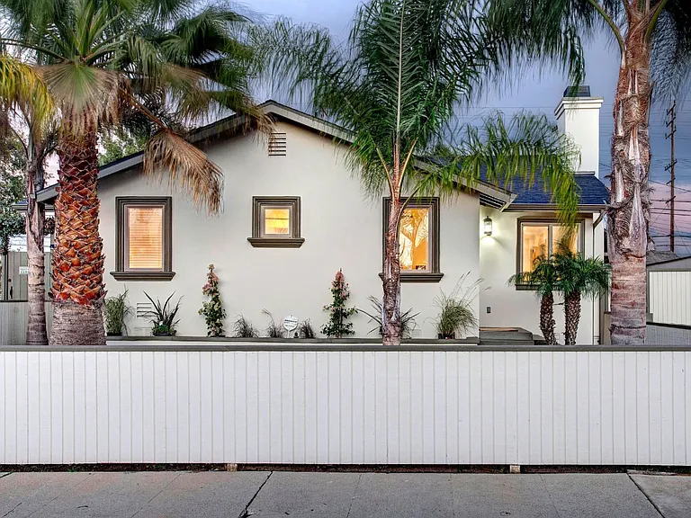 8330 Lilienthal Ave — Photo 1