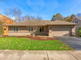 2760 Rolling Meadows Dr, Naperville, IL