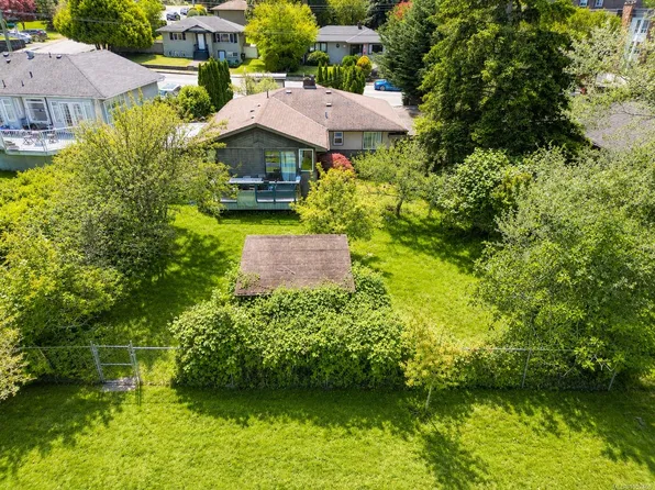 1736 Cedar Hill Cross Rd, Saanich, BC V8P 2R1