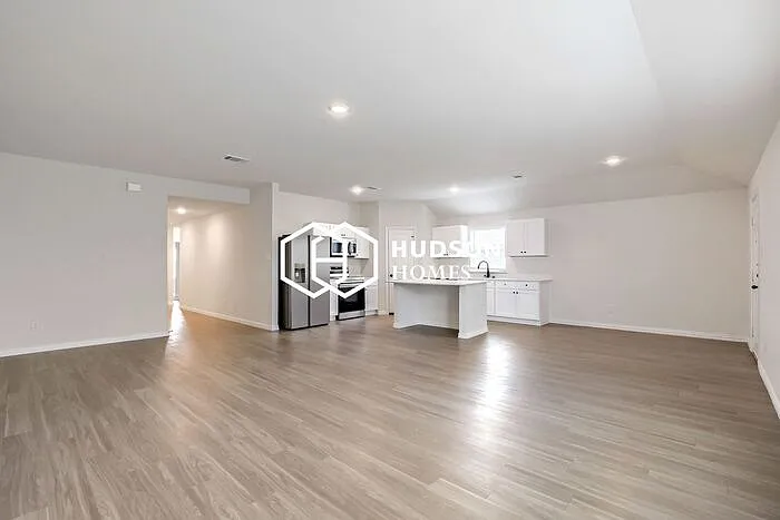 4 bed, 2.0 bath, 1763 sqft, $1,725 — Photo 3