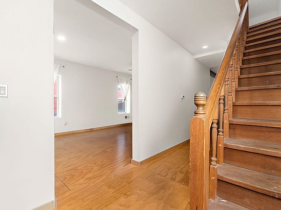 2nd image of 515 Charlotte St