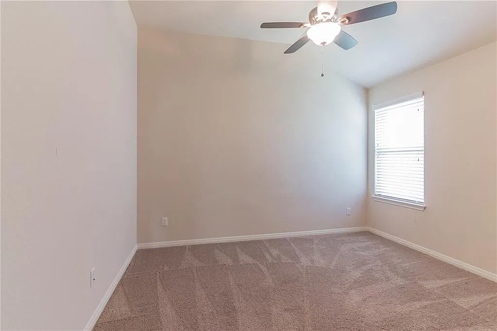 4 bed, 2.0 bath, 2061 sqft, $2,350 — Photo 3