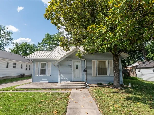 704 Church St, Neodesha, KS 66757