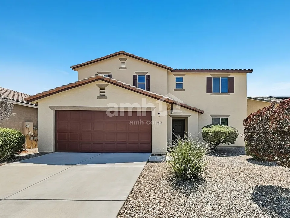 8933 N Country Cove Trl