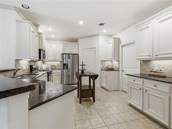 4th image of 2613 Leila Ct