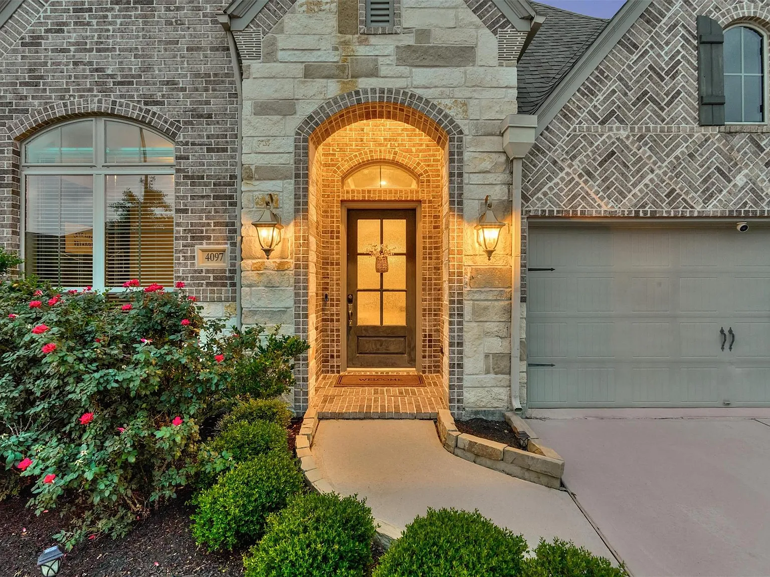 4 bed, 3.5 bath, 2749 sqft, $3,600 — Photo 2