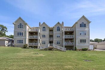 1st image of 280 Woodland Dr W APT Lc