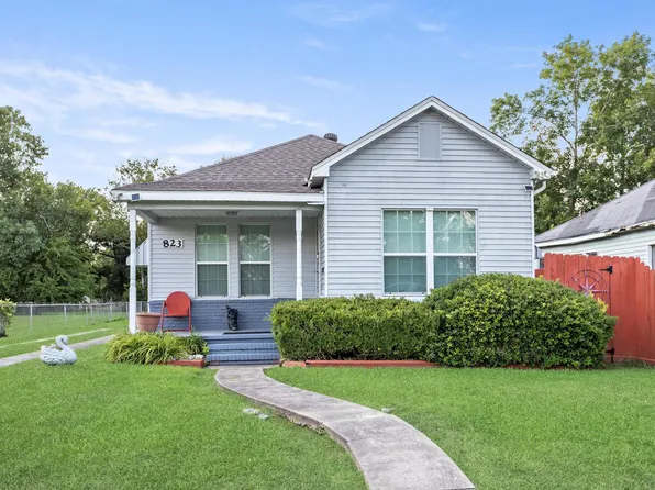 823 13th St, Port Arthur, TX 77640